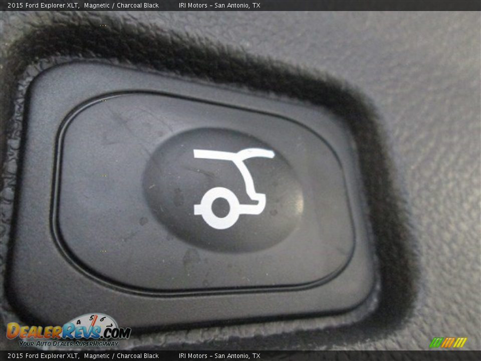 2015 Ford Explorer XLT Magnetic / Charcoal Black Photo #14