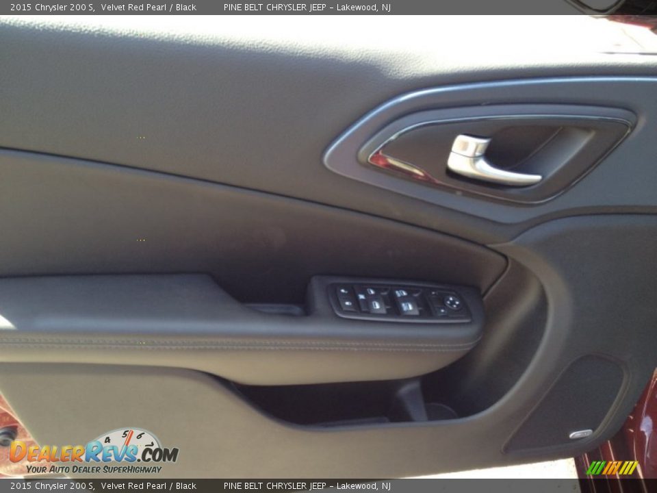 2015 Chrysler 200 S Velvet Red Pearl / Black Photo #8