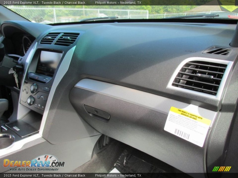 2015 Ford Explorer XLT Tuxedo Black / Charcoal Black Photo #17