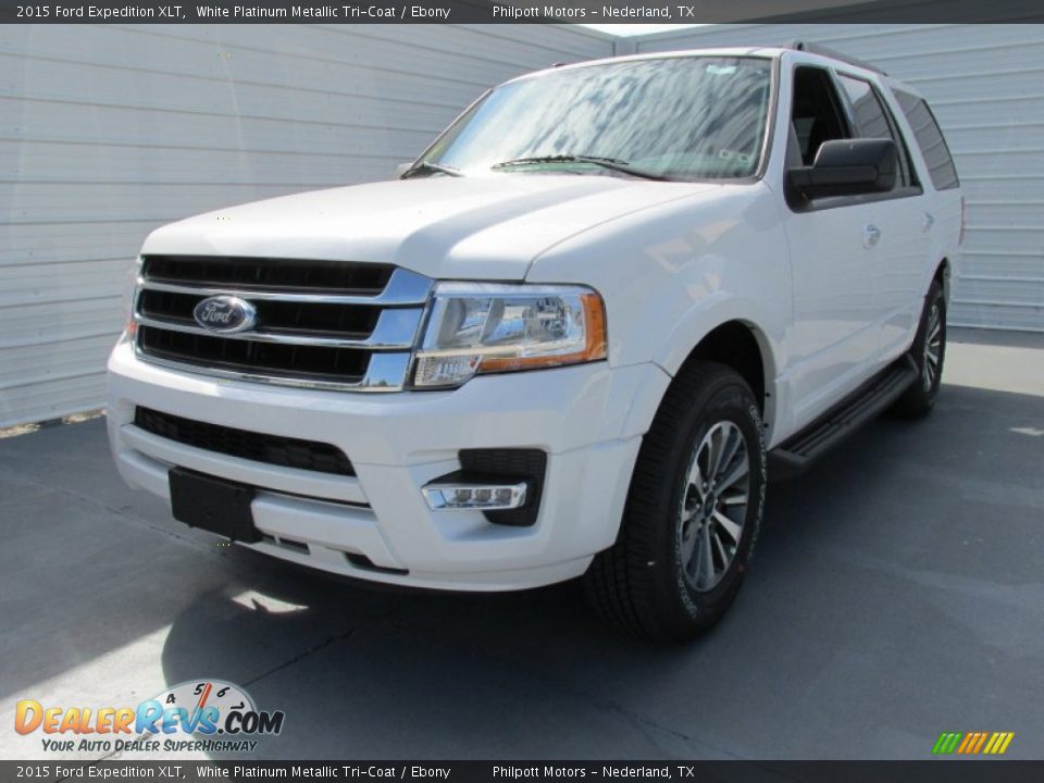 Front 3/4 View of 2015 Ford Expedition XLT Photo #7
