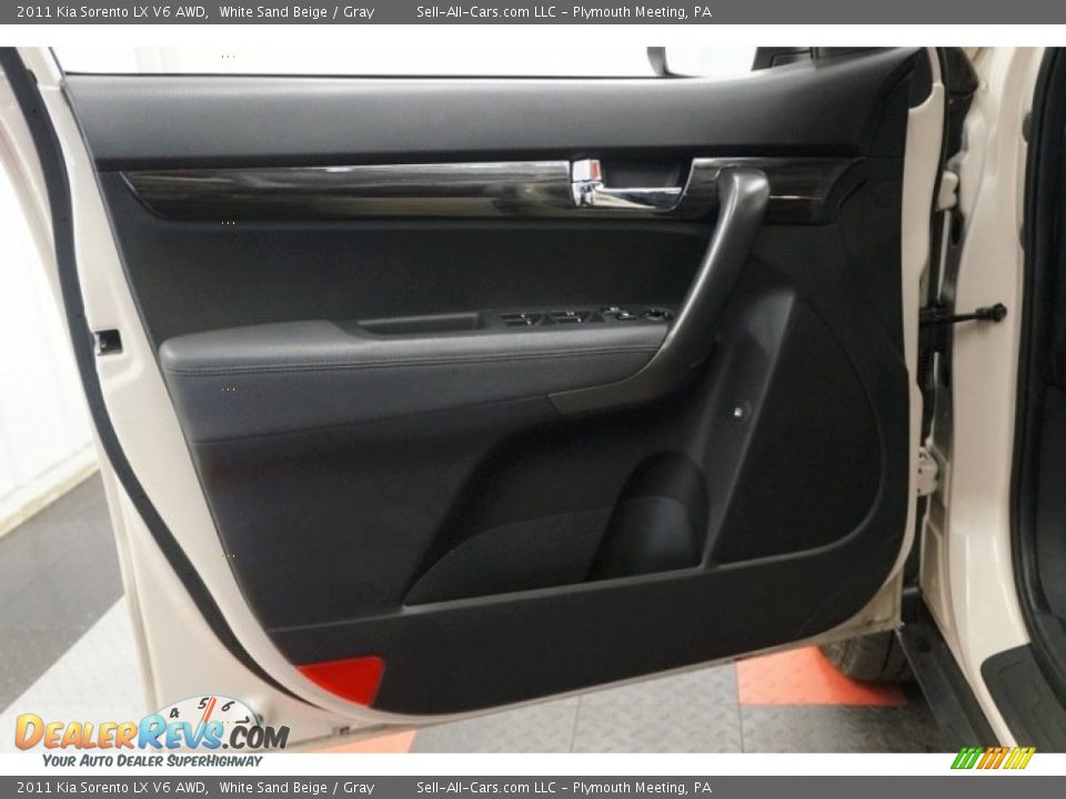 2011 Kia Sorento LX V6 AWD White Sand Beige / Gray Photo #12