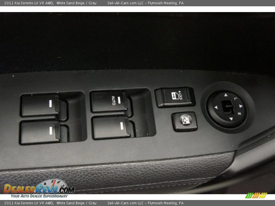 2011 Kia Sorento LX V6 AWD White Sand Beige / Gray Photo #13