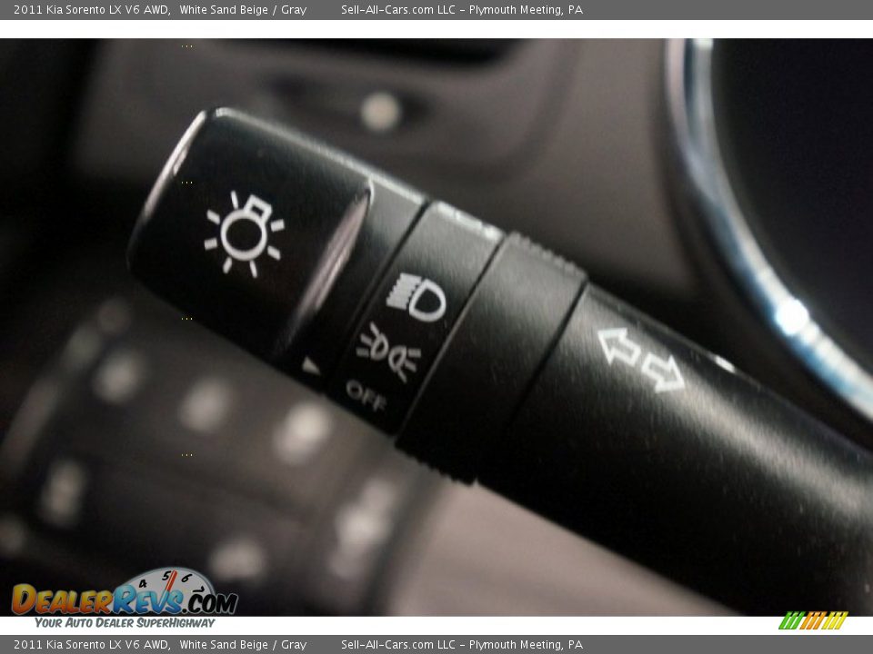 2011 Kia Sorento LX V6 AWD White Sand Beige / Gray Photo #23