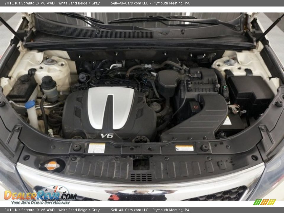 2011 Kia Sorento LX V6 AWD White Sand Beige / Gray Photo #31