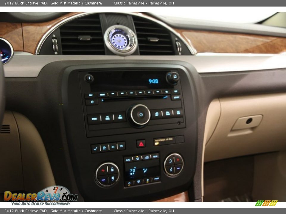Controls of 2012 Buick Enclave FWD Photo #9