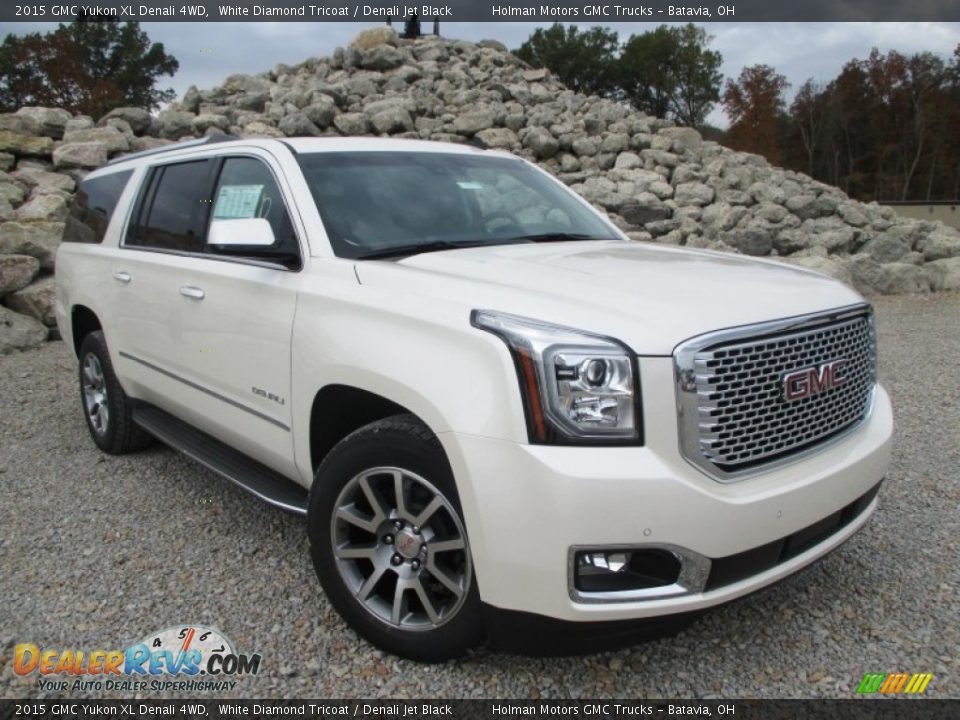 Front 3/4 View of 2015 GMC Yukon XL Denali 4WD Photo #1