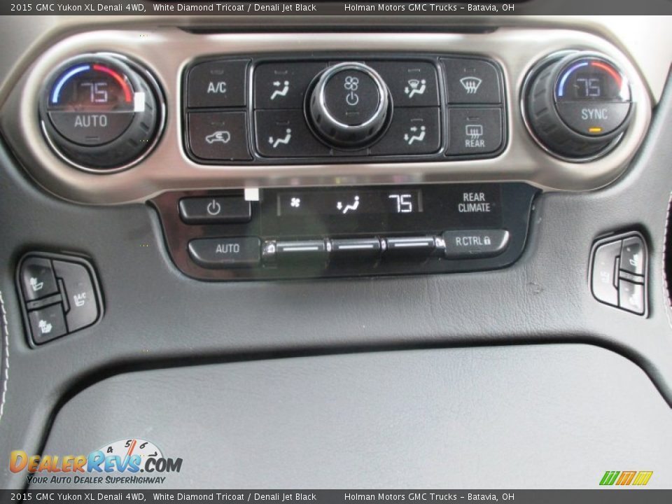 2015 GMC Yukon XL Denali 4WD White Diamond Tricoat / Denali Jet Black Photo #17