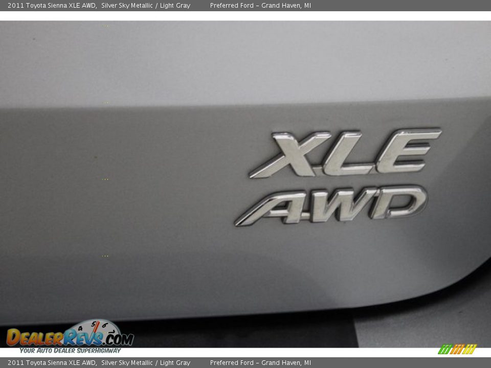 2011 Toyota Sienna XLE AWD Silver Sky Metallic / Light Gray Photo #8