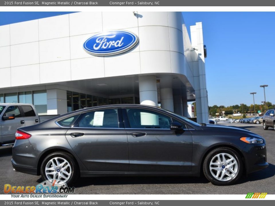 2015 Ford Fusion SE Magnetic Metallic / Charcoal Black Photo #2