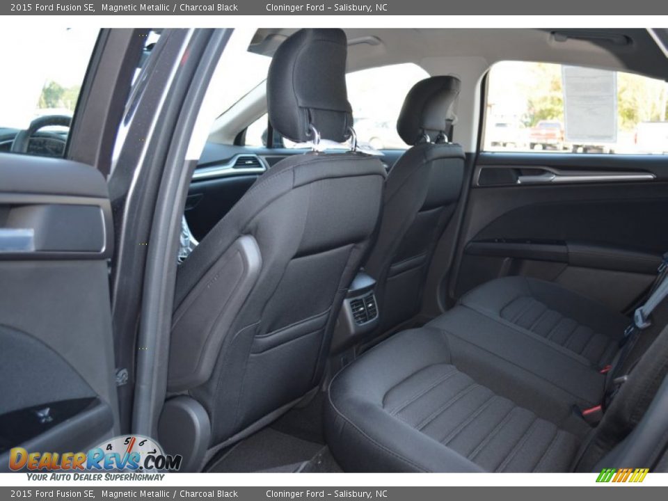 2015 Ford Fusion SE Magnetic Metallic / Charcoal Black Photo #8