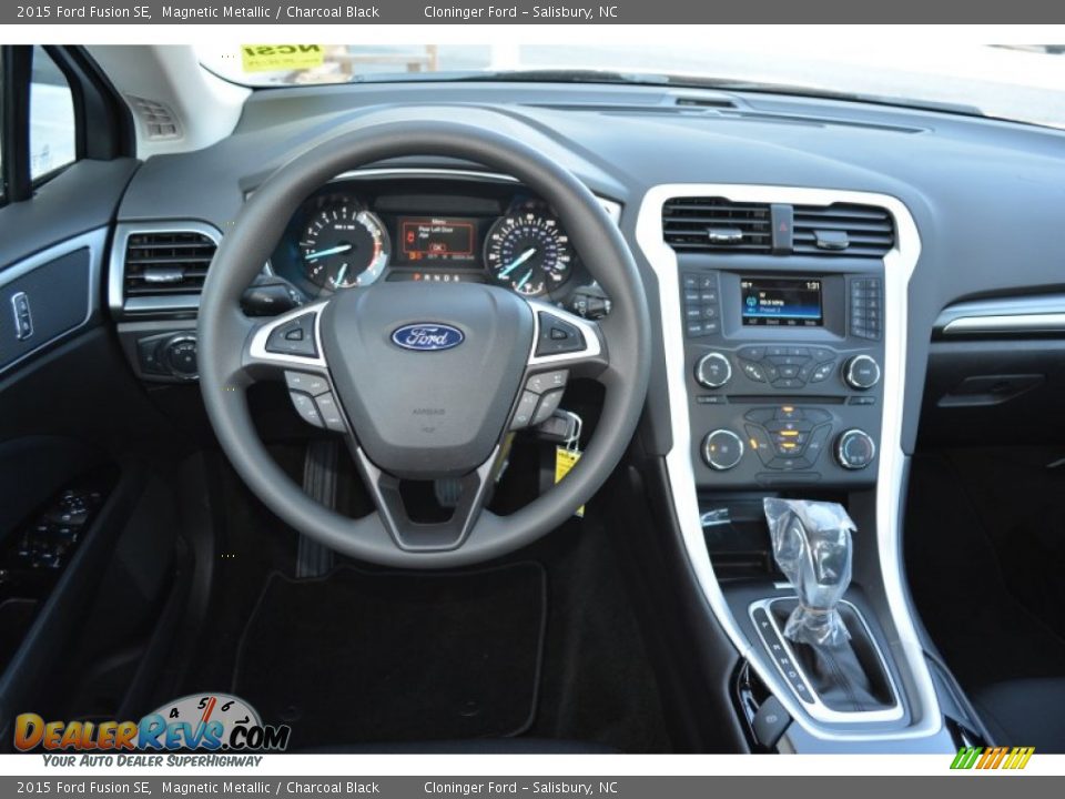 2015 Ford Fusion SE Magnetic Metallic / Charcoal Black Photo #11