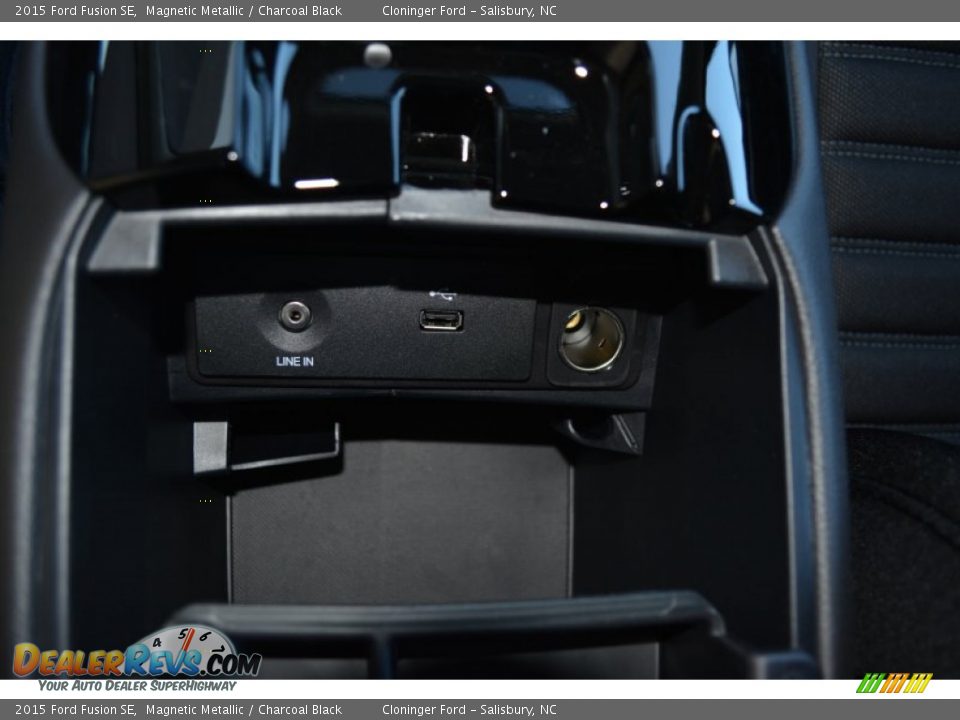 2015 Ford Fusion SE Magnetic Metallic / Charcoal Black Photo #12