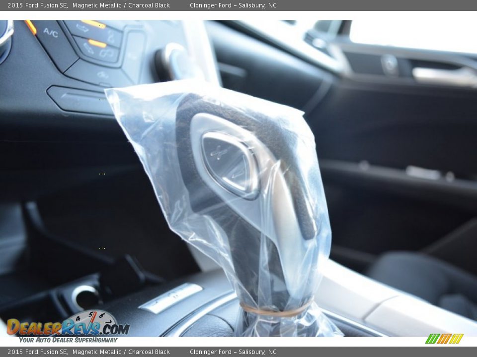 2015 Ford Fusion SE Magnetic Metallic / Charcoal Black Photo #13