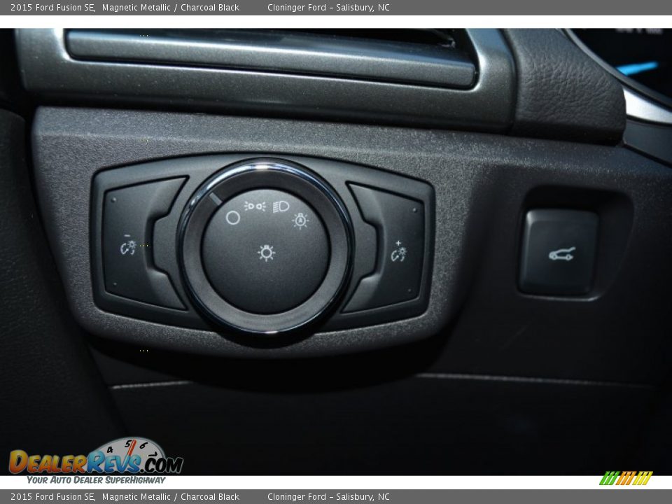 2015 Ford Fusion SE Magnetic Metallic / Charcoal Black Photo #16