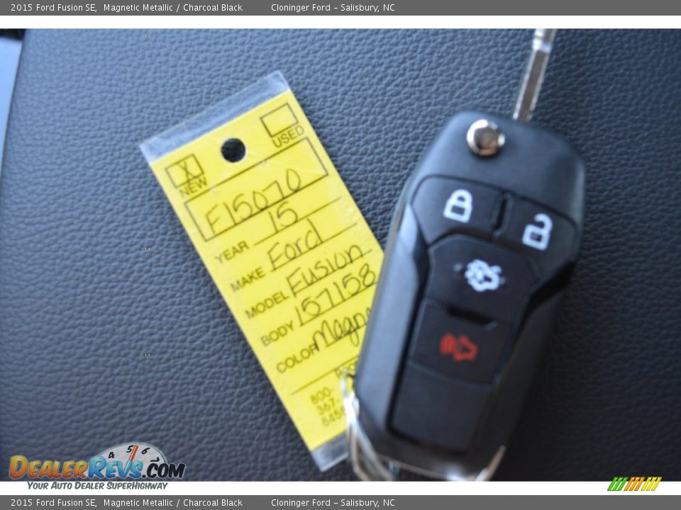 2015 Ford Fusion SE Magnetic Metallic / Charcoal Black Photo #17