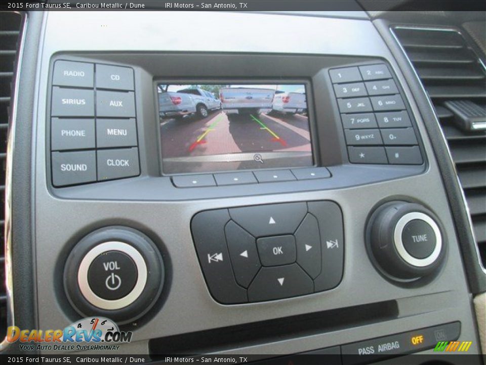 Controls of 2015 Ford Taurus SE Photo #28
