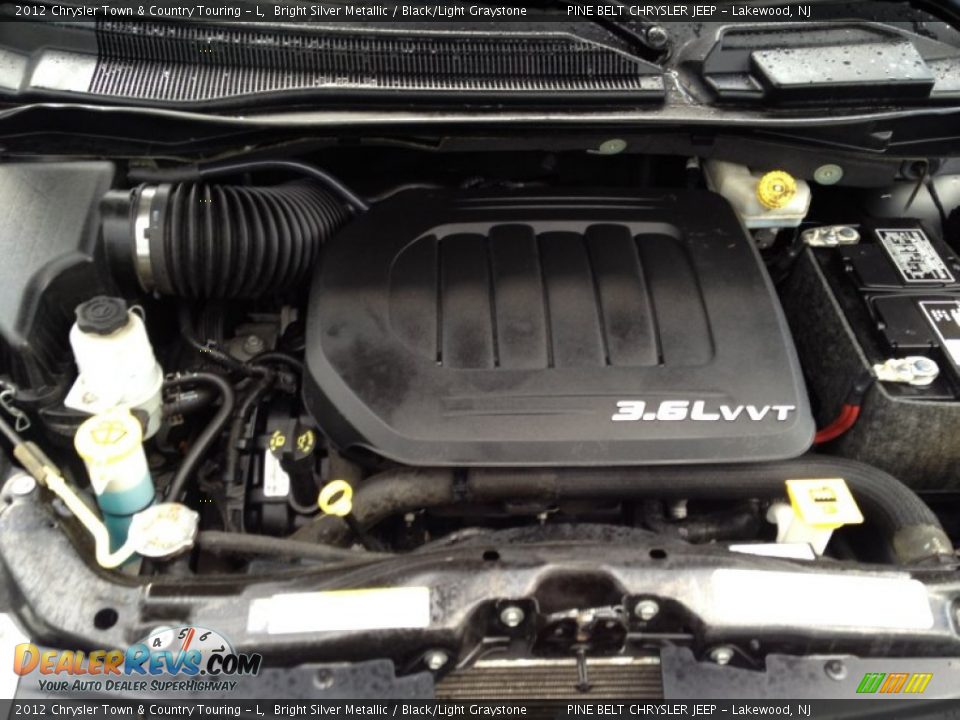 2012 Chrysler Town & Country Touring - L Bright Silver Metallic / Black/Light Graystone Photo #22