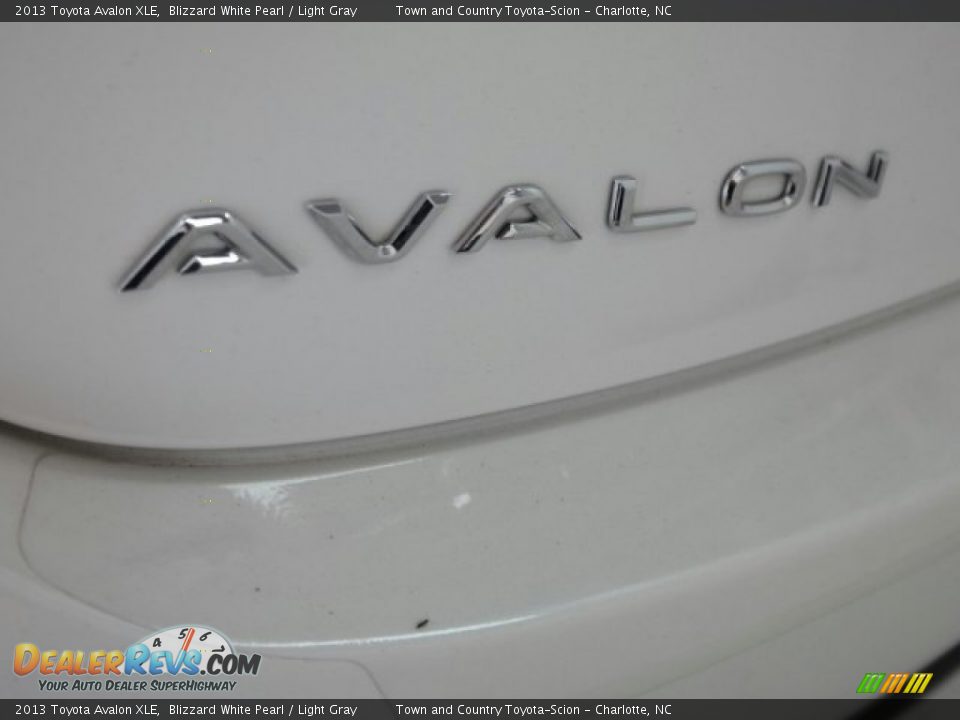 2013 Toyota Avalon XLE Blizzard White Pearl / Light Gray Photo #35
