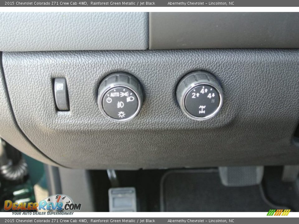 Controls of 2015 Chevrolet Colorado Z71 Crew Cab 4WD Photo #10