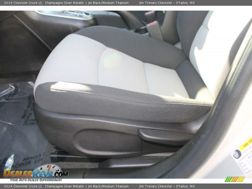 2014 Chevrolet Cruze LS Champagne Silver Metallic / Jet Black/Medium Titanium Photo #16