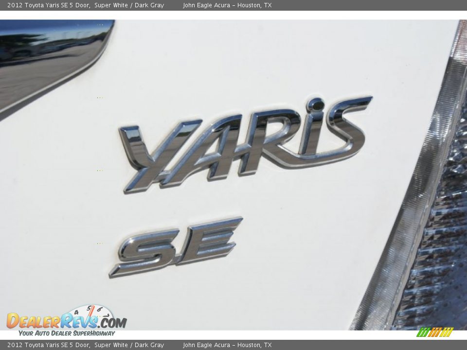 2012 Toyota Yaris SE 5 Door Super White / Dark Gray Photo #18