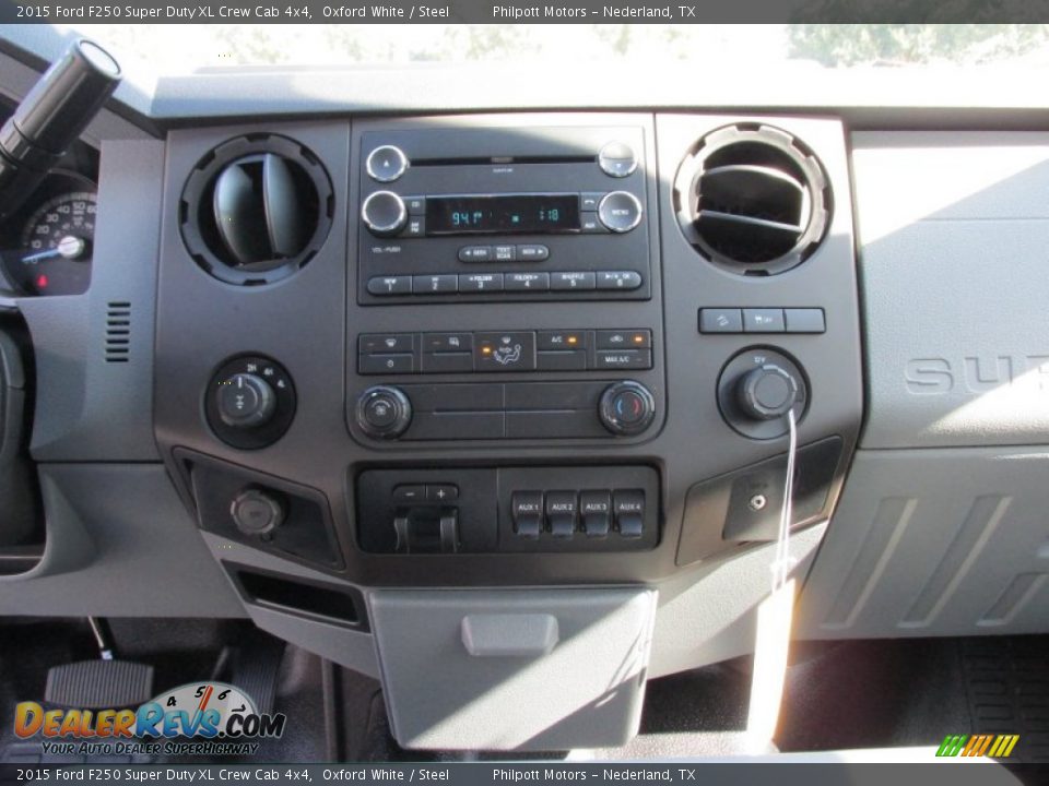 2015 Ford F250 Super Duty XL Crew Cab 4x4 Oxford White / Steel Photo #26