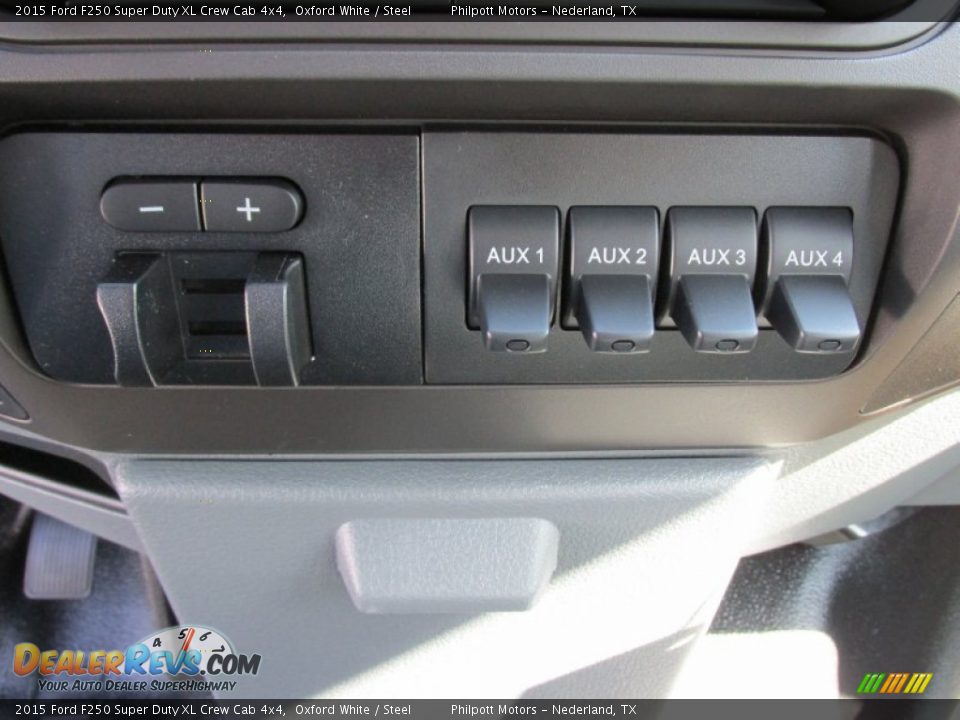 2015 Ford F250 Super Duty XL Crew Cab 4x4 Oxford White / Steel Photo #29