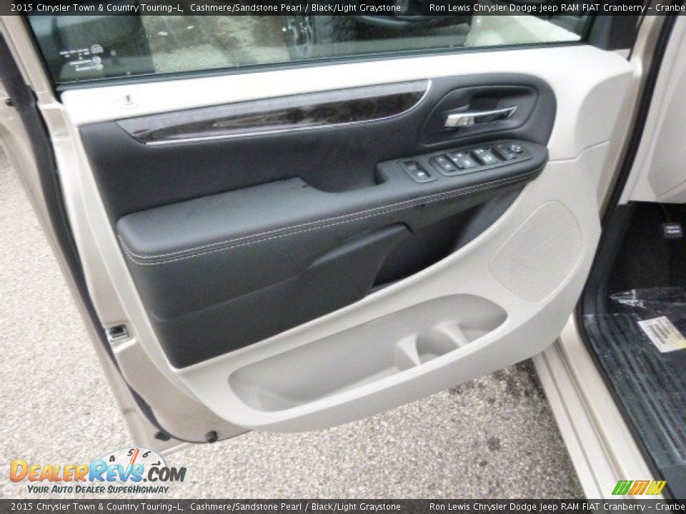 2015 Chrysler Town & Country Touring-L Cashmere/Sandstone Pearl / Black/Light Graystone Photo #11