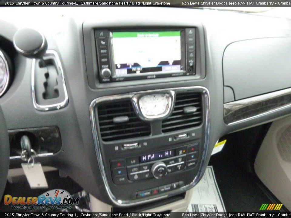 2015 Chrysler Town & Country Touring-L Cashmere/Sandstone Pearl / Black/Light Graystone Photo #16