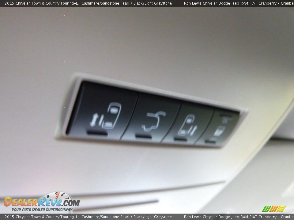 2015 Chrysler Town & Country Touring-L Cashmere/Sandstone Pearl / Black/Light Graystone Photo #18