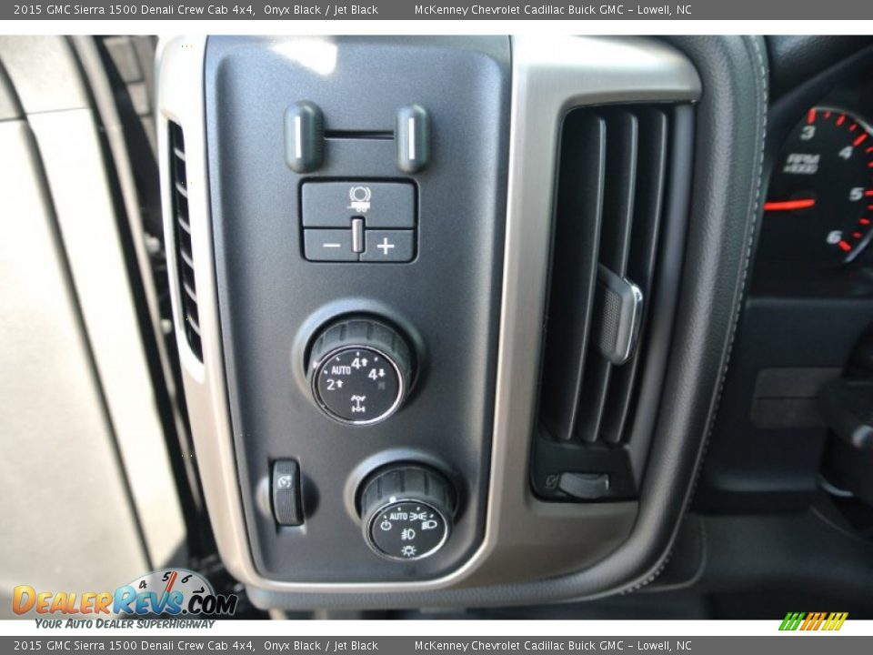 2015 GMC Sierra 1500 Denali Crew Cab 4x4 Onyx Black / Jet Black Photo #10