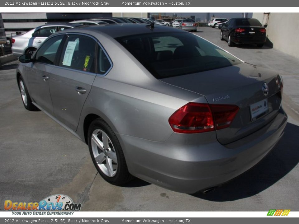 2012 Volkswagen Passat 2.5L SE Black / Moonrock Gray Photo #7