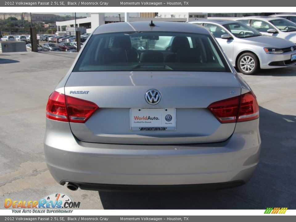 2012 Volkswagen Passat 2.5L SE Black / Moonrock Gray Photo #8