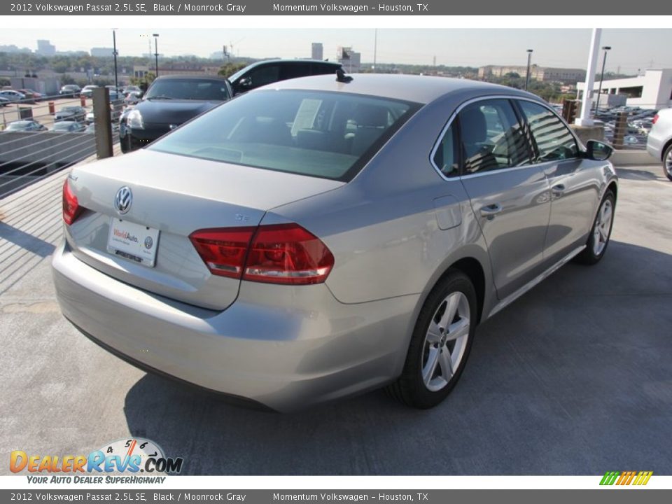 2012 Volkswagen Passat 2.5L SE Black / Moonrock Gray Photo #9