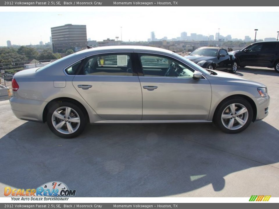 2012 Volkswagen Passat 2.5L SE Black / Moonrock Gray Photo #10