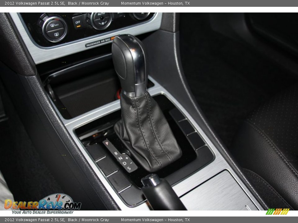 2012 Volkswagen Passat 2.5L SE Black / Moonrock Gray Photo #17