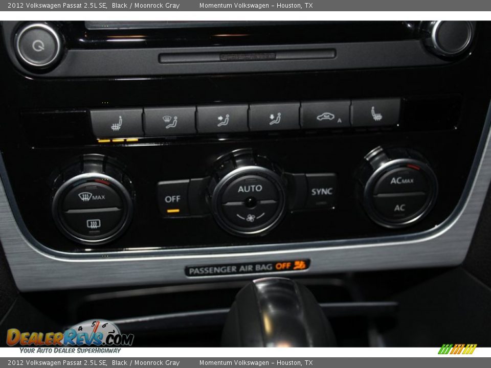 2012 Volkswagen Passat 2.5L SE Black / Moonrock Gray Photo #18