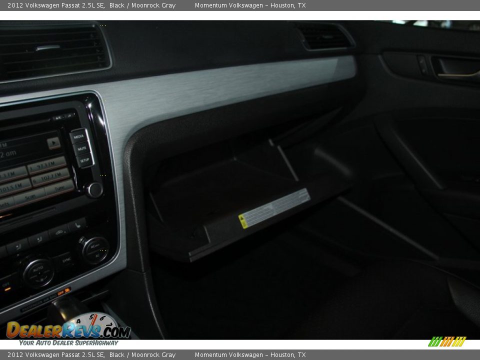 2012 Volkswagen Passat 2.5L SE Black / Moonrock Gray Photo #21