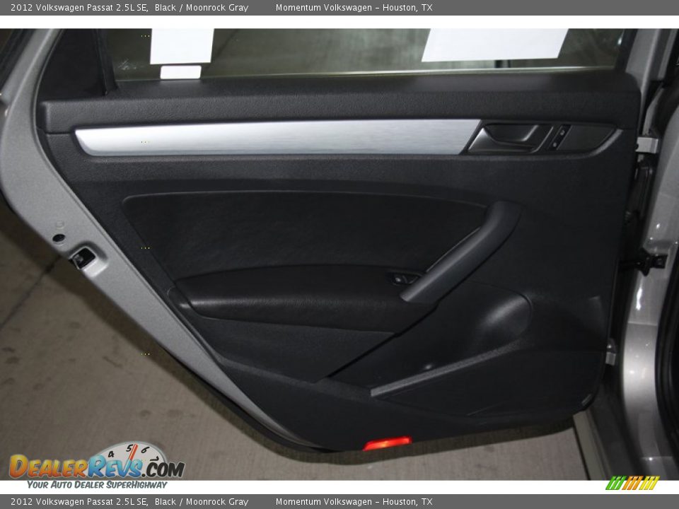 2012 Volkswagen Passat 2.5L SE Black / Moonrock Gray Photo #22