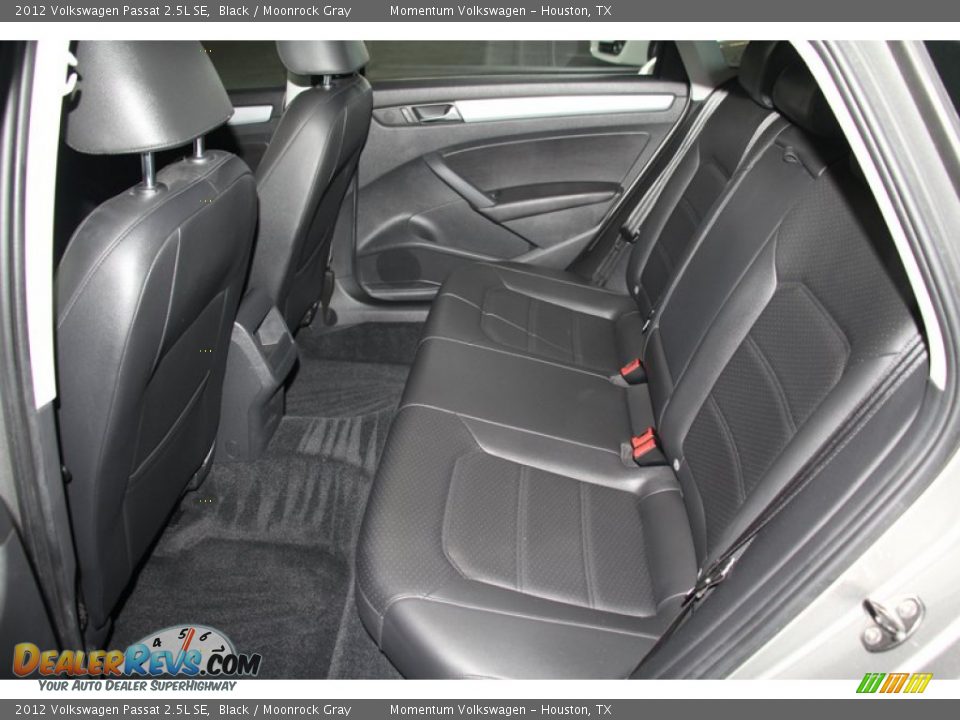 2012 Volkswagen Passat 2.5L SE Black / Moonrock Gray Photo #24