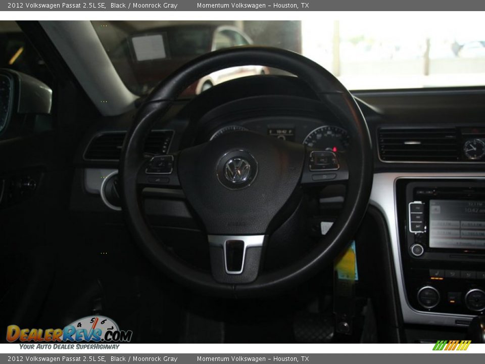2012 Volkswagen Passat 2.5L SE Black / Moonrock Gray Photo #26