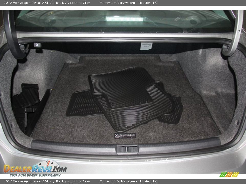 2012 Volkswagen Passat 2.5L SE Black / Moonrock Gray Photo #27