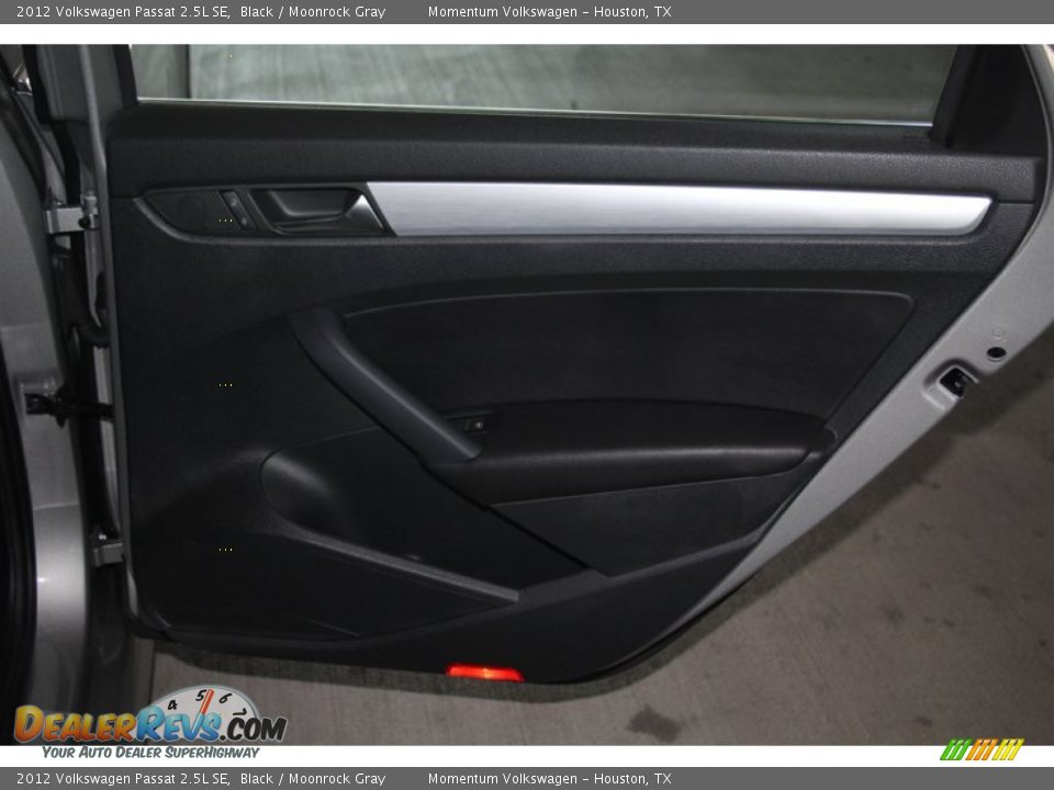 2012 Volkswagen Passat 2.5L SE Black / Moonrock Gray Photo #28