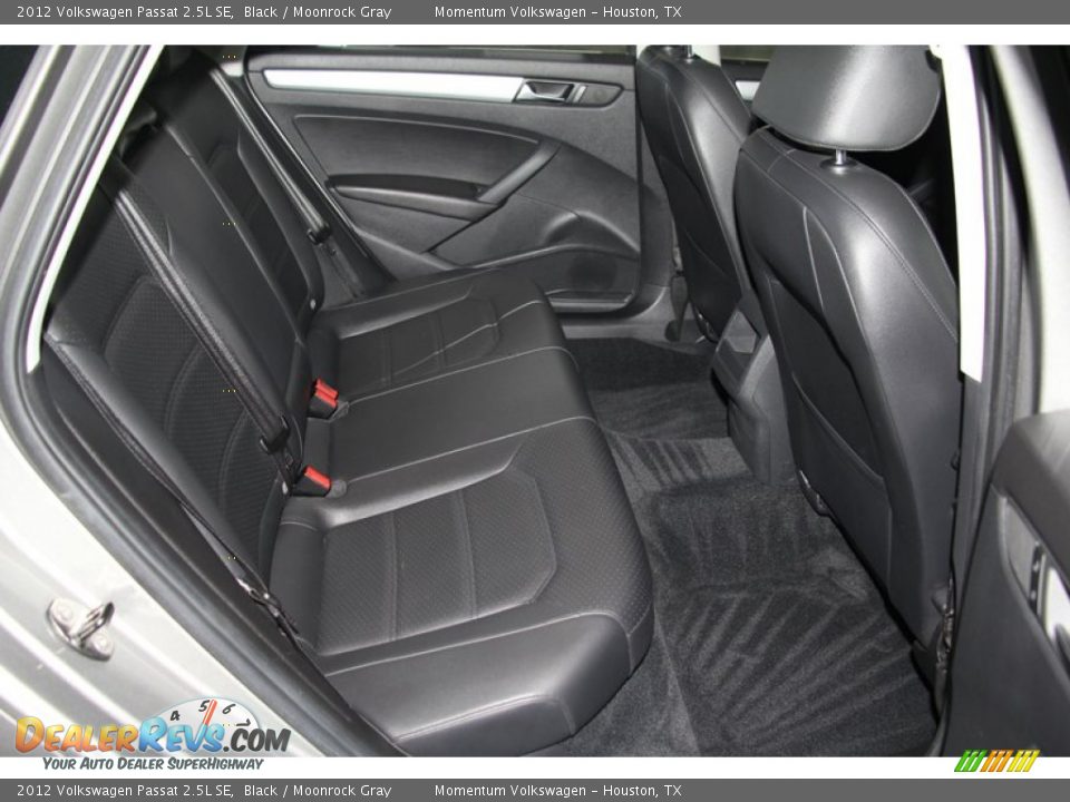 2012 Volkswagen Passat 2.5L SE Black / Moonrock Gray Photo #30