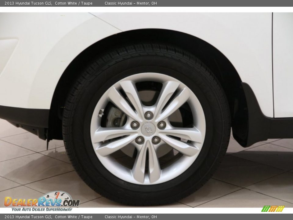 2013 Hyundai Tucson GLS Cotton White / Taupe Photo #16