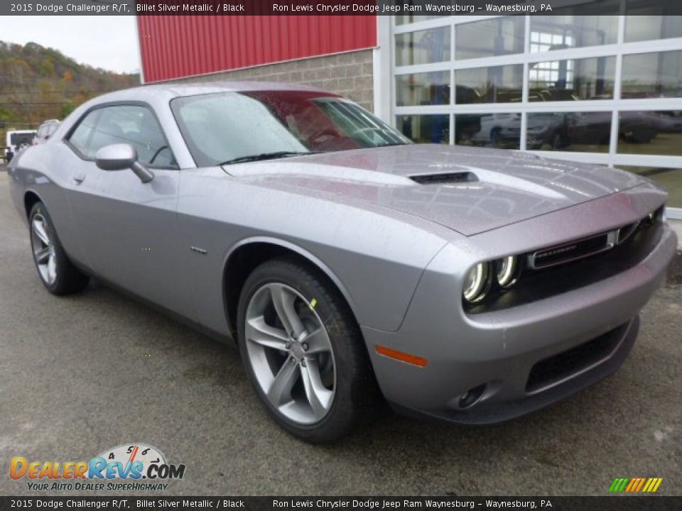 Front 3/4 View of 2015 Dodge Challenger R/T Photo #7