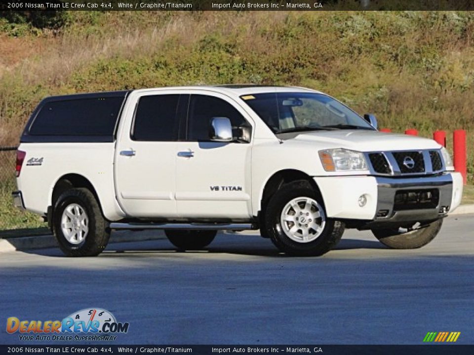 2006 Nissan Titan LE Crew Cab 4x4 White / Graphite/Titanium Photo #5