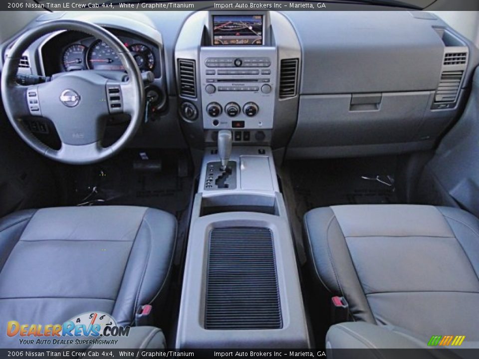 2006 Nissan Titan LE Crew Cab 4x4 White / Graphite/Titanium Photo #8