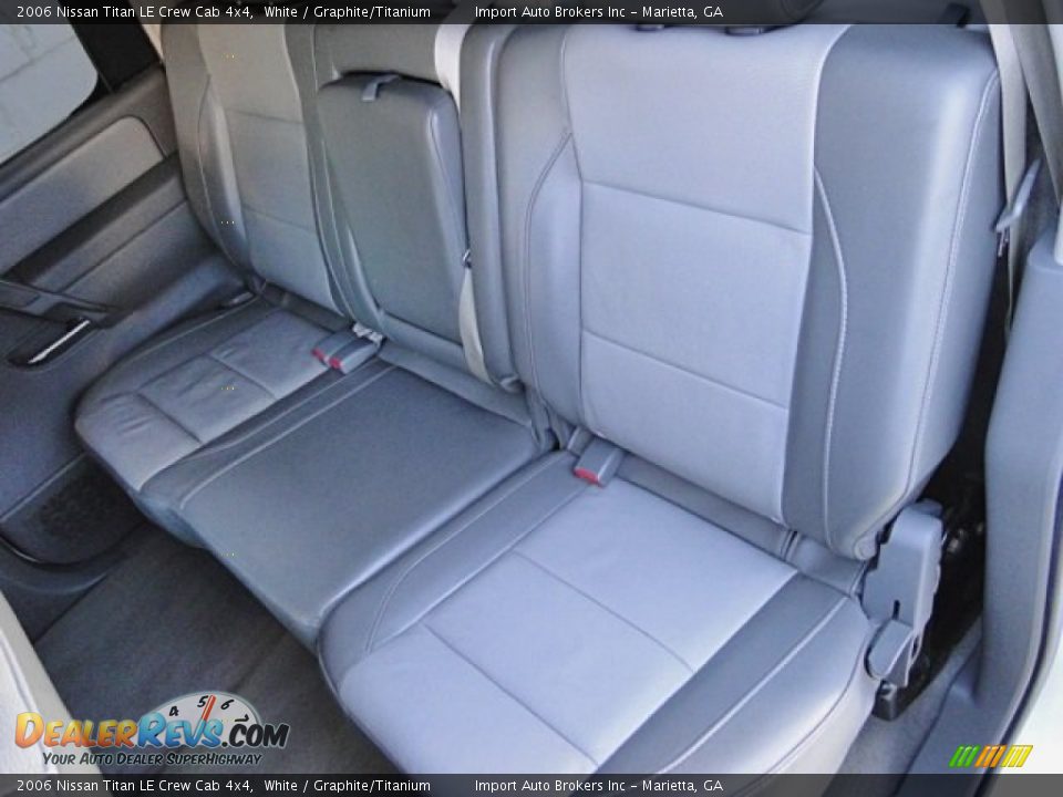 2006 Nissan Titan LE Crew Cab 4x4 White / Graphite/Titanium Photo #10