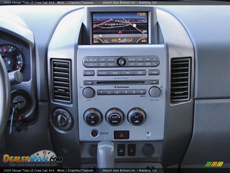 2006 Nissan Titan LE Crew Cab 4x4 White / Graphite/Titanium Photo #18
